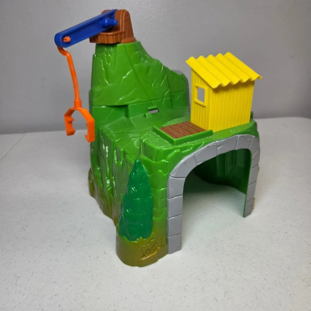 Fisher Price Thomas Friends TrackMaster Green Mountain Tunnel with Crane‎